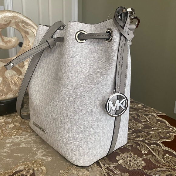 Michael Kors bucket - Picture 5 of 10